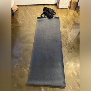 Gray heathered Lululemon yoga mat